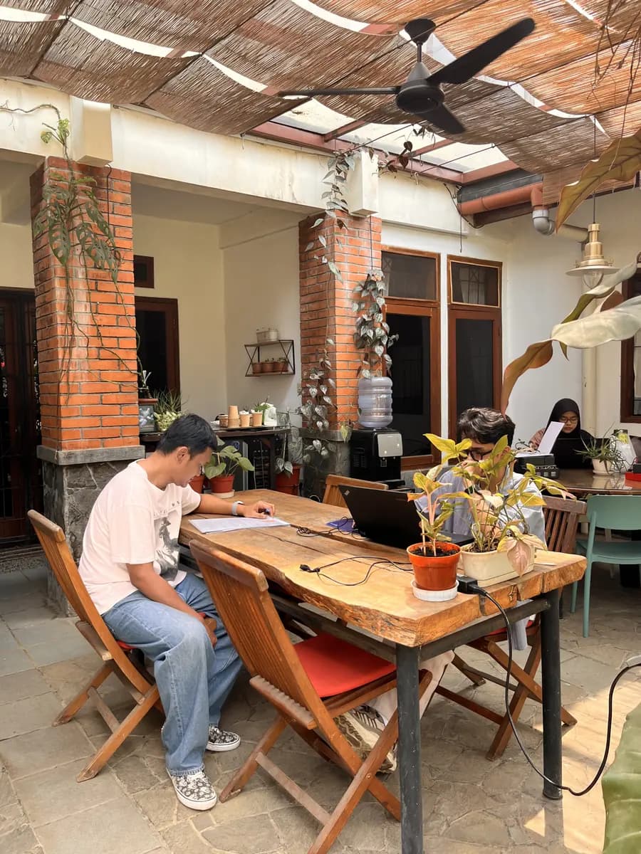 Kerja di teras