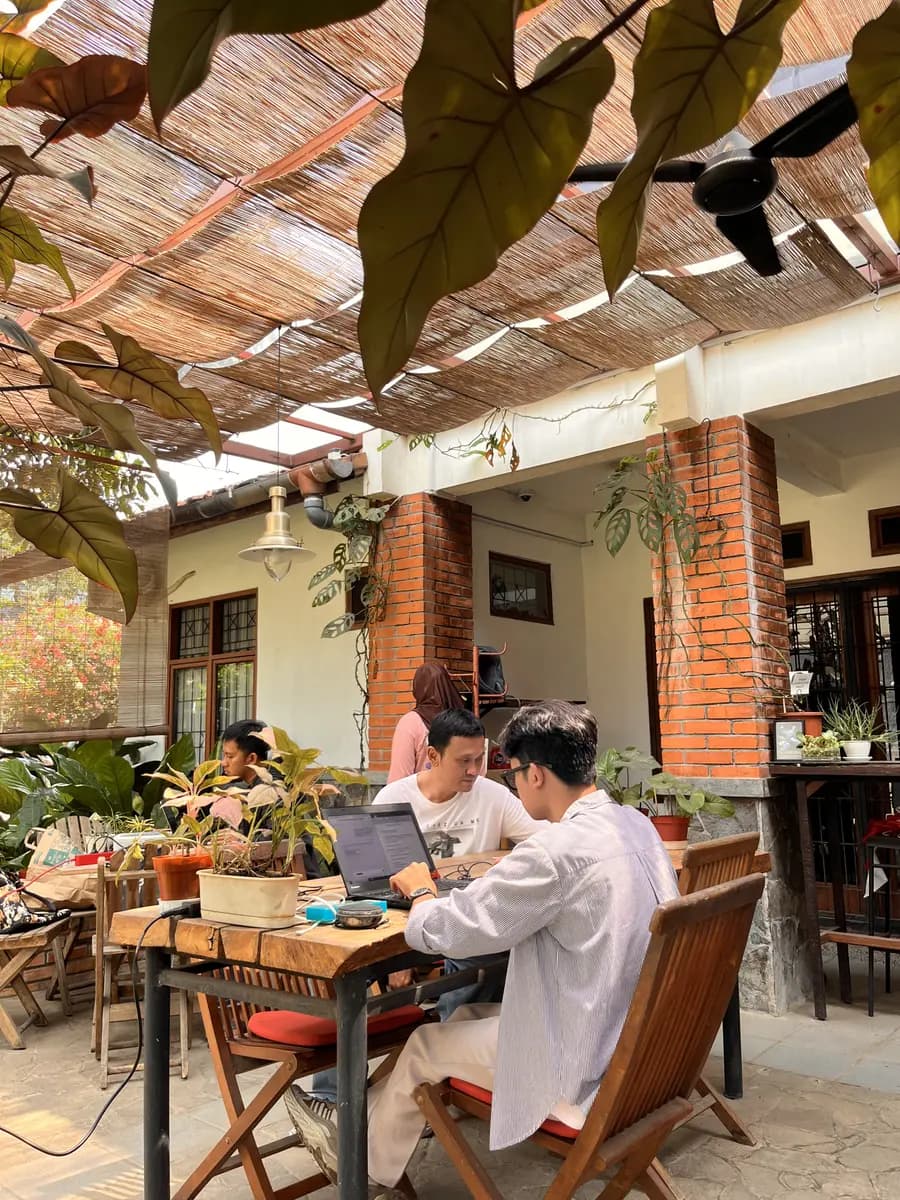 Laptop dan tanaman