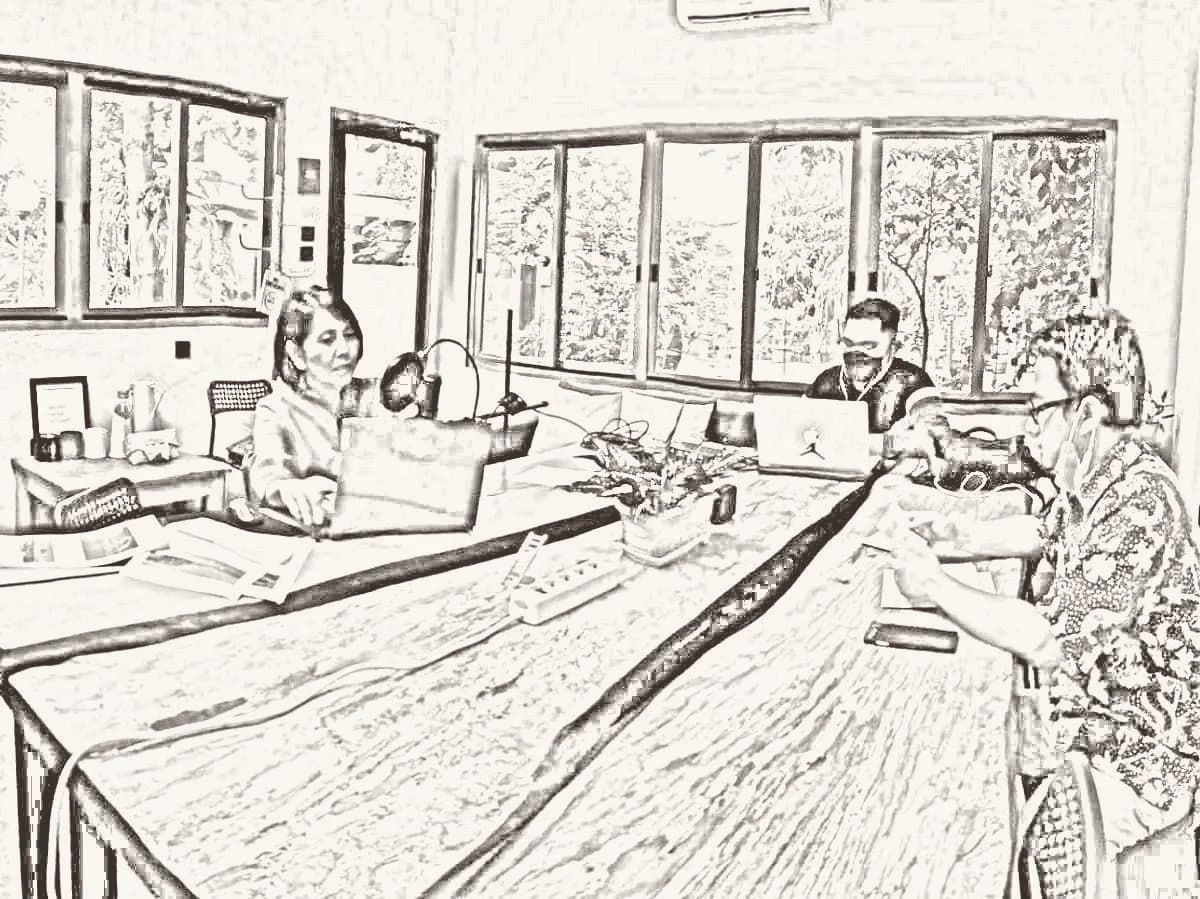 Sketsa suasana bekerja bersama di meja kayu i7 Creative Space